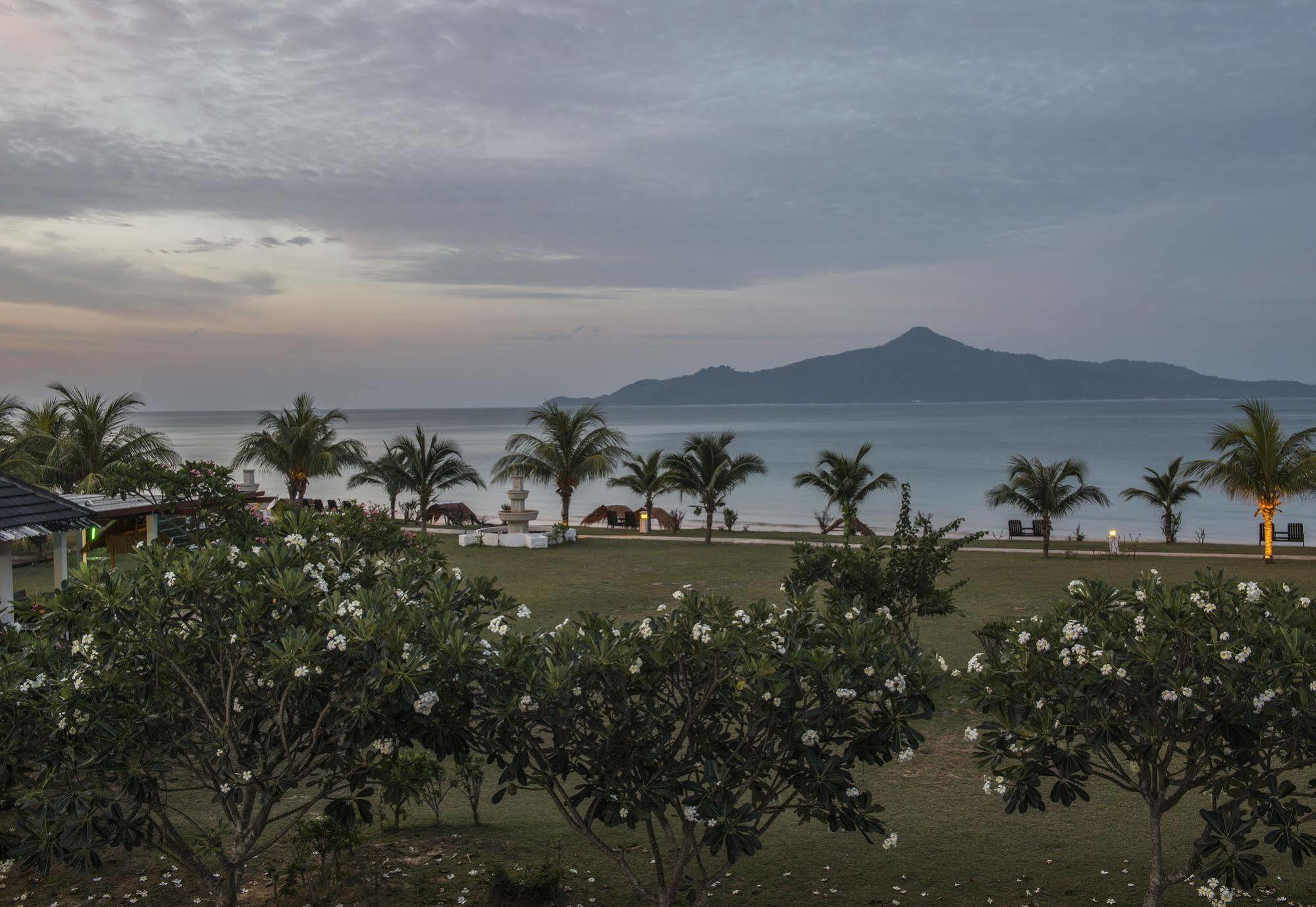 Sari Pacifica Resort & Spa, Sibu Island, Johor Pulau Sibu Eksteriør billede